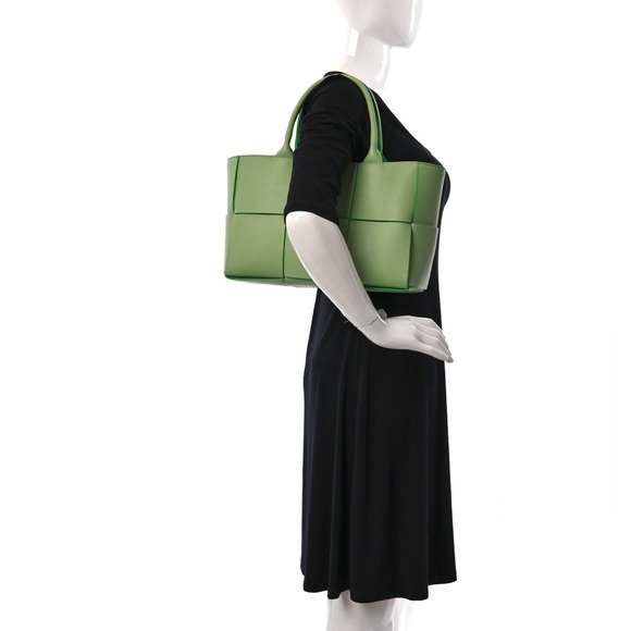 Bottega Veneta Arco Tote Bag small size Green “ Spots” - Picture 11 of 12